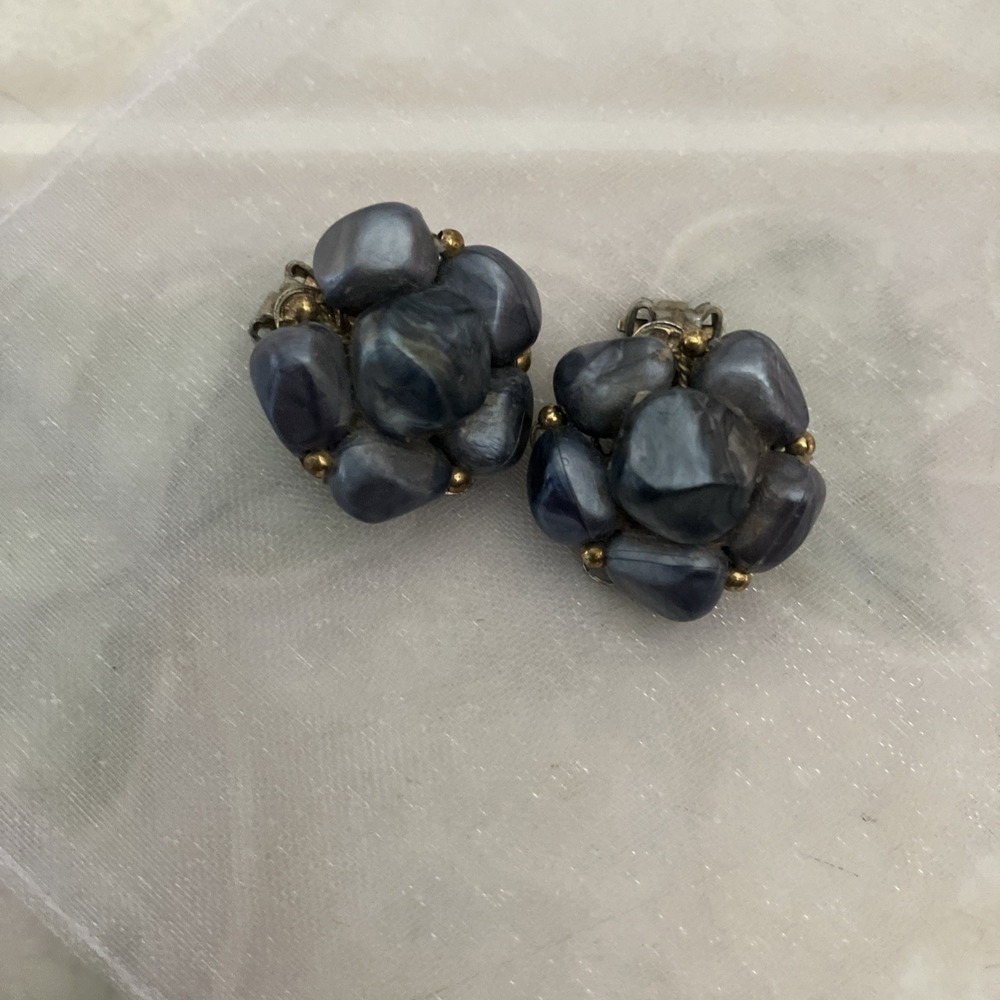 Vintage‎ Round Gray Faux Pearl Cluster Glam retro Earrings Japan 1" wide Clip on